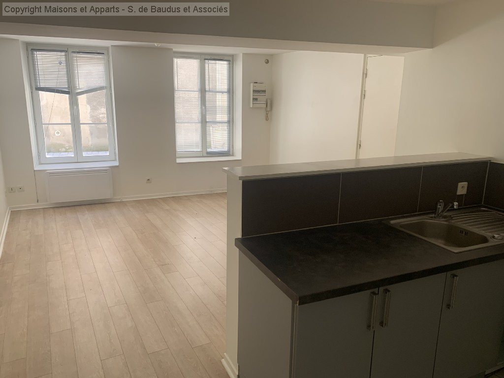 Location , ORLEANS, 26,8 m², 1 pièce